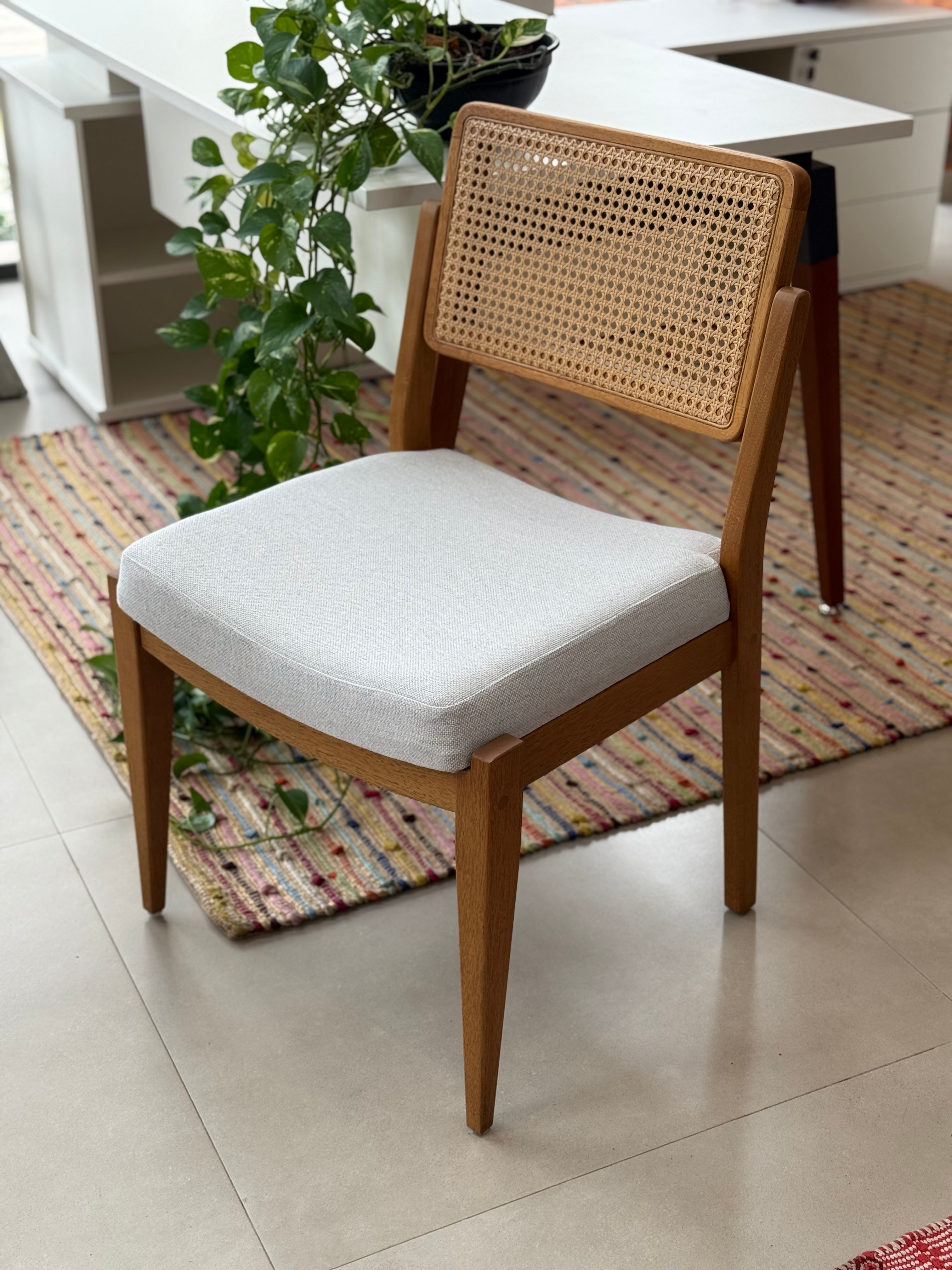 Silla Inga sin posa brazos