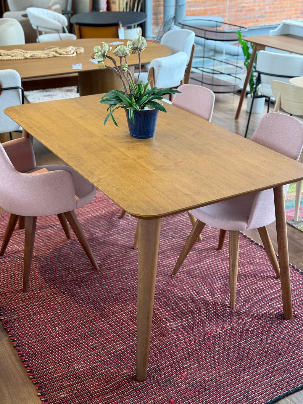 Mesa de comedor Lucy