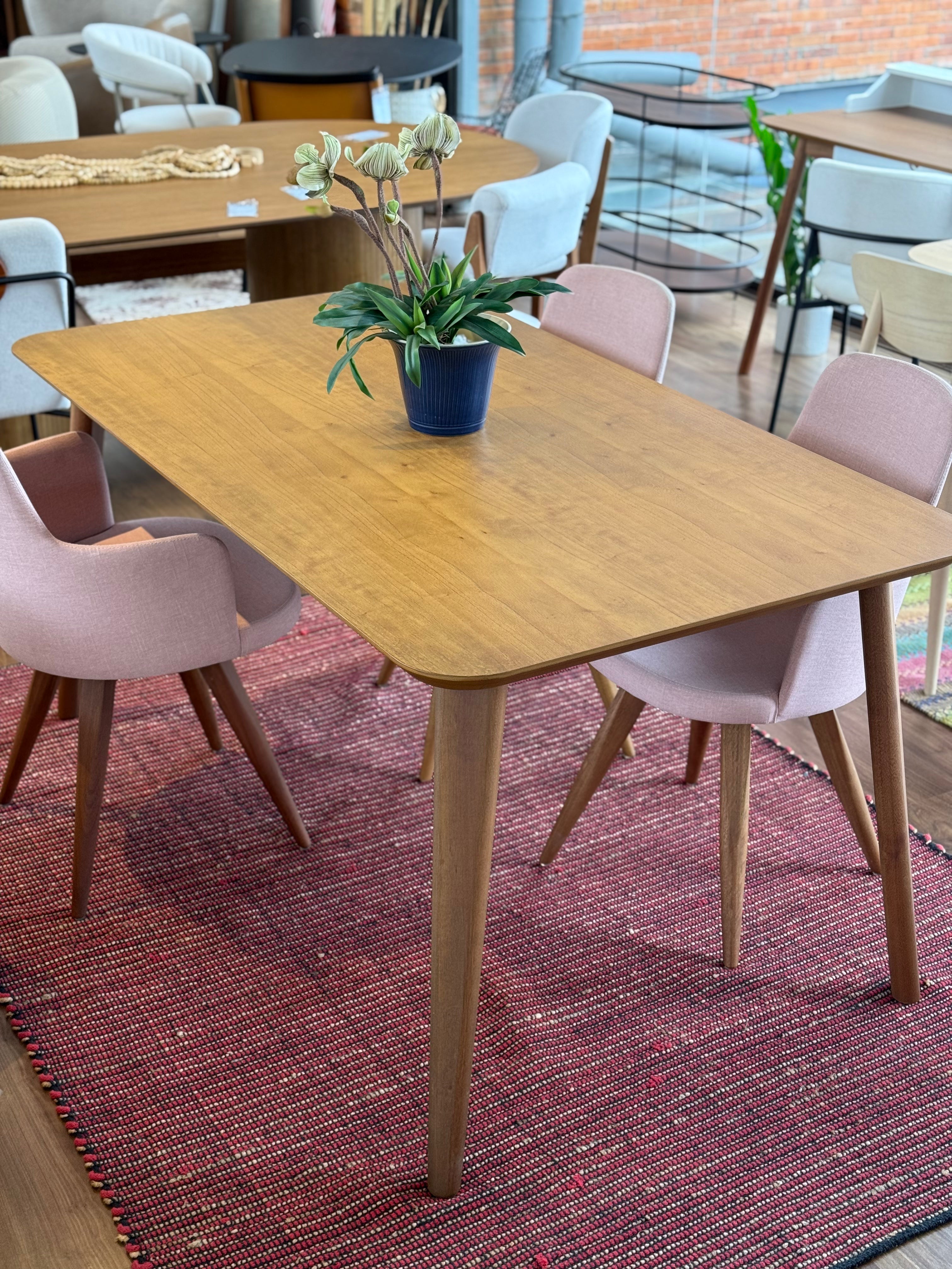 Mesa de comedor Lucy