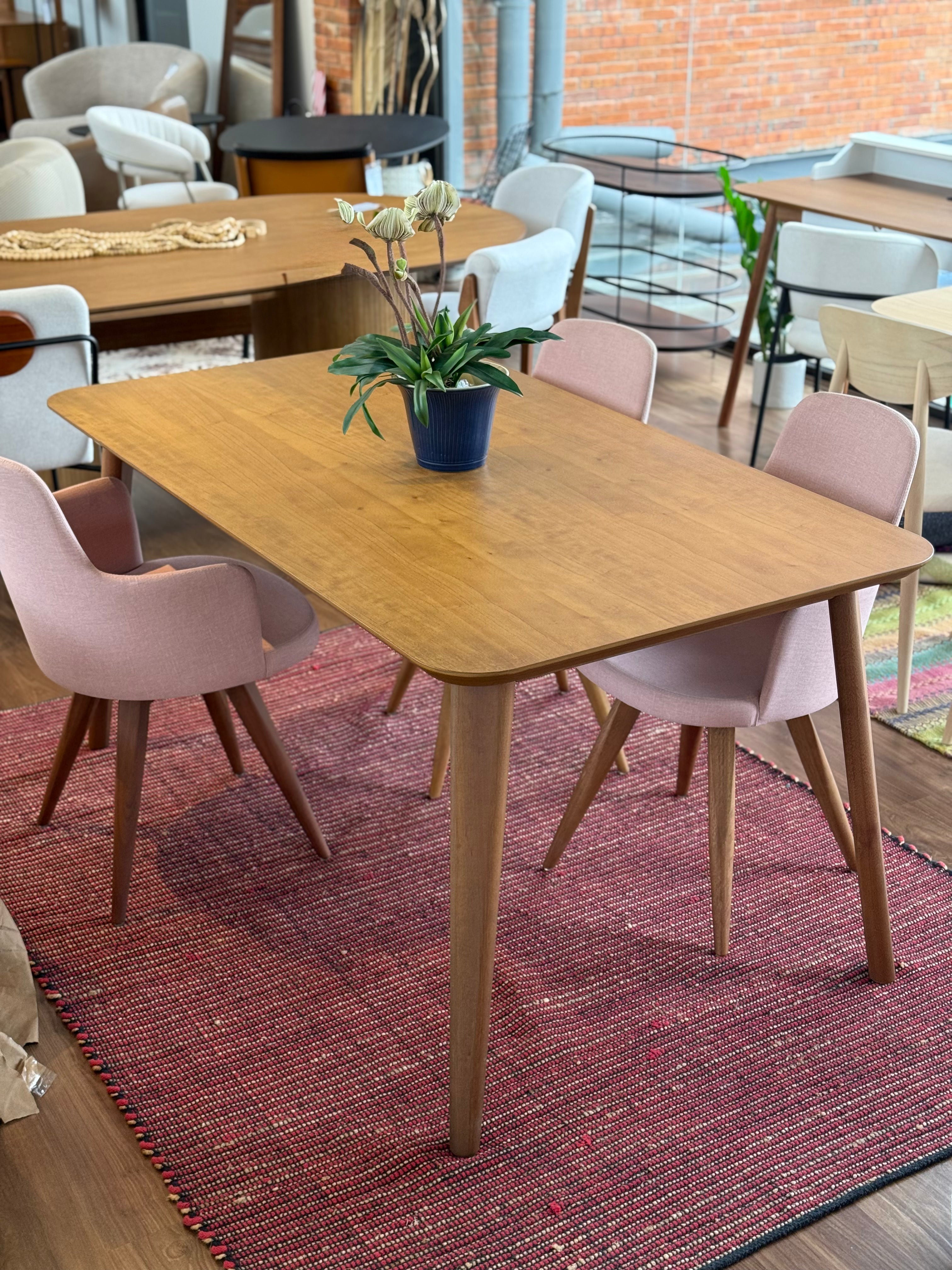 Mesa de comedor Lucy