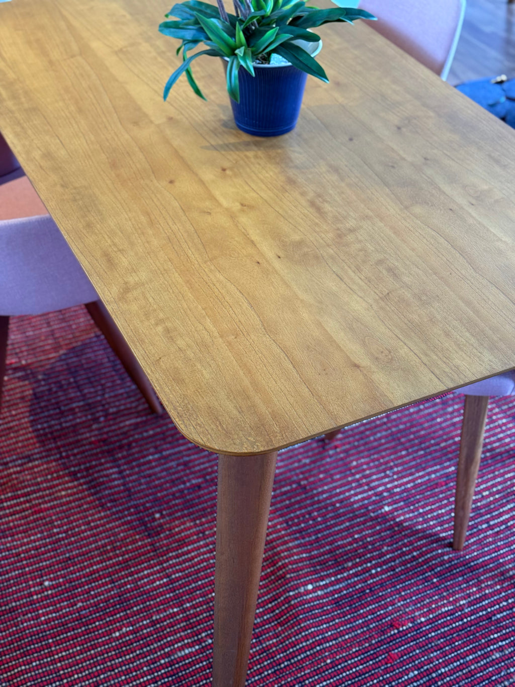 Mesa de comedor Lucy