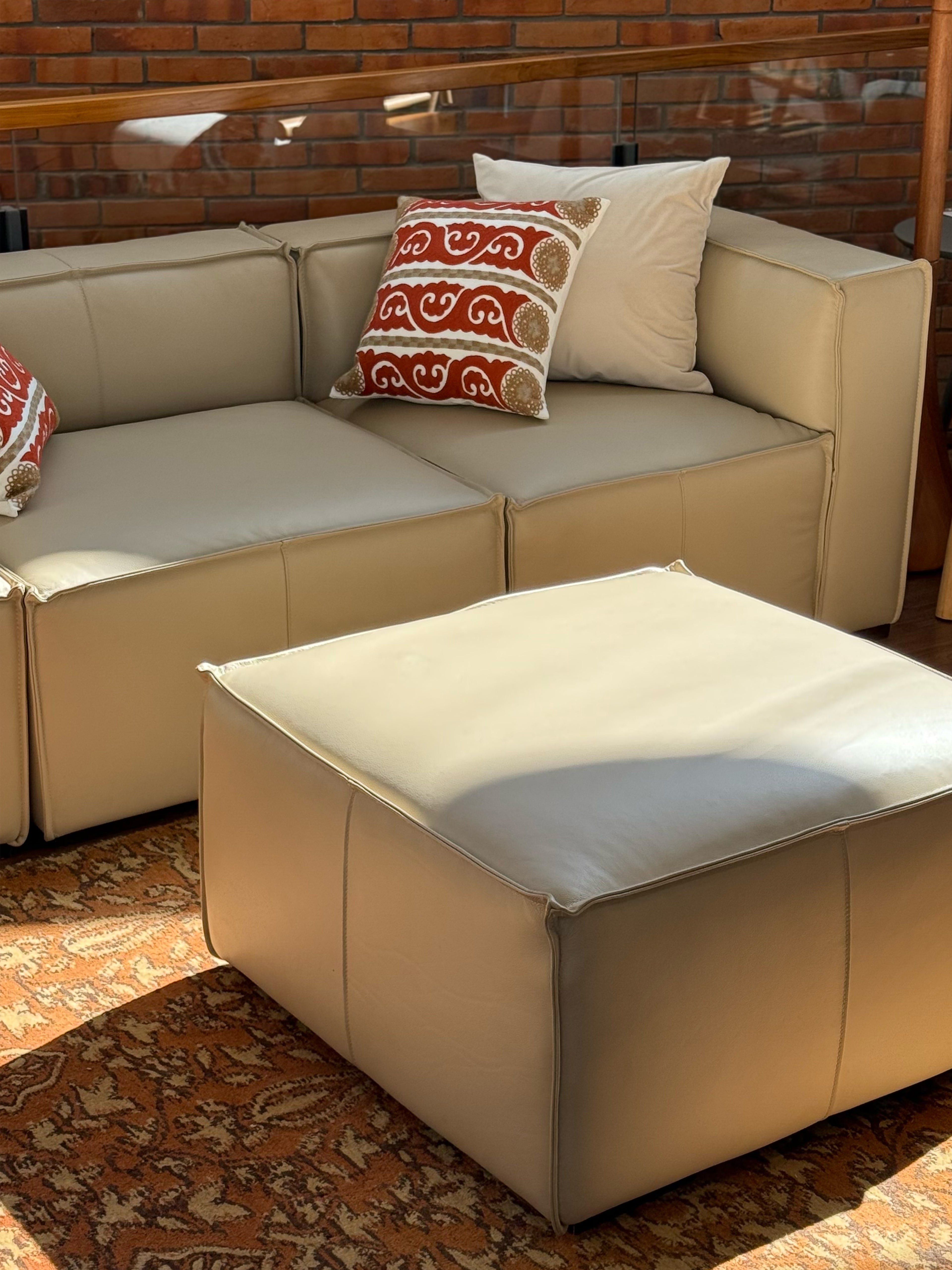Sofa Nude con puff